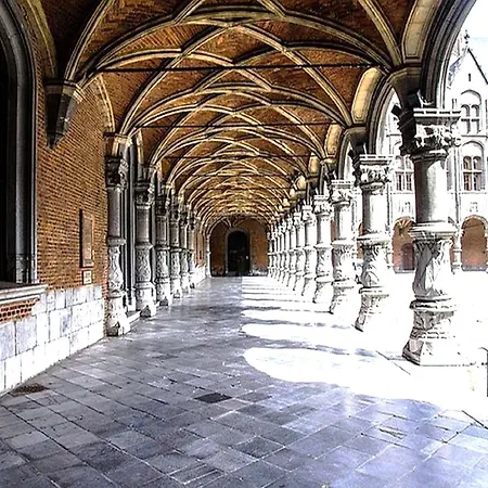 Bonjour Pierreuse بيت ضيافة 3*